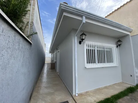 Alugar Casa / Padrão em São João da Boa Vista. apenas R$ 1.200,00