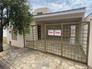 Alugar Casa / Padrão em São João da Boa Vista. apenas R$ 1.600,00