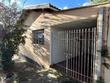 Alugar Casa / Padrão em São João da Boa Vista. apenas R$ 300.000,00