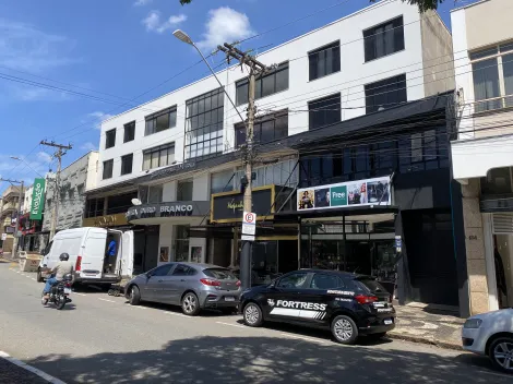 Apartamento / Padrão em São João da Boa Vista Alugar por R$1.500,00