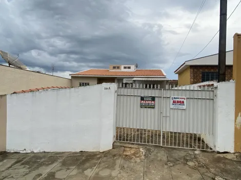 Alugar Casa / Padrão em São João da Boa Vista. apenas R$ 1.050,00