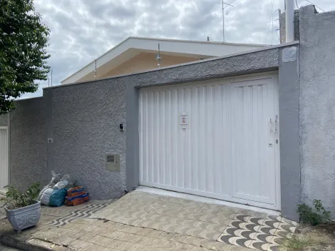 Alugar Casa / Padrão em São João da Boa Vista. apenas R$ 2.000,00