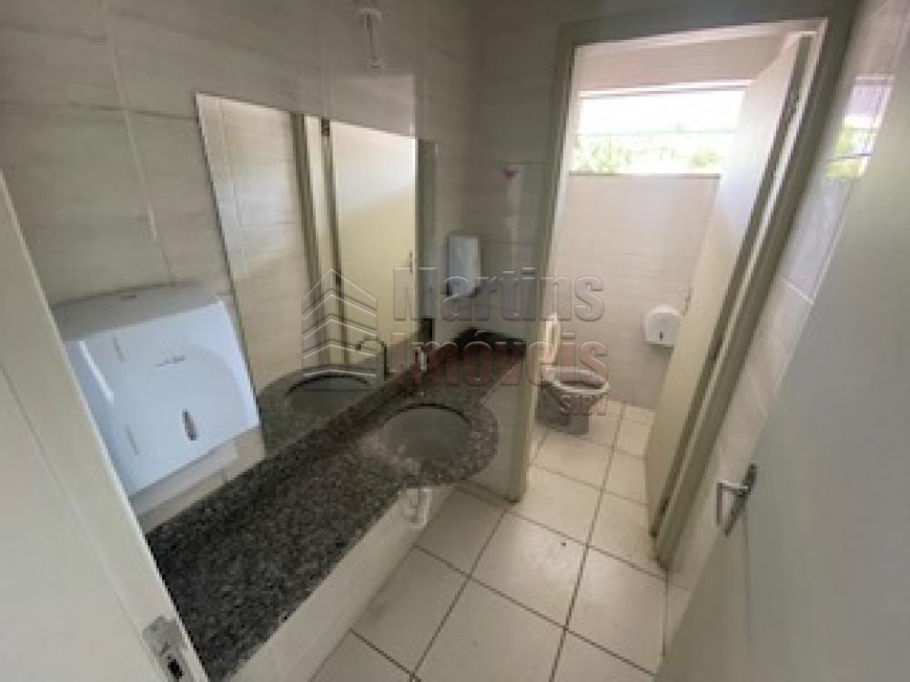 Alugar Comercial / Ponto Comercial em São João da Boa Vista R$ 6.500,00 - Foto 4