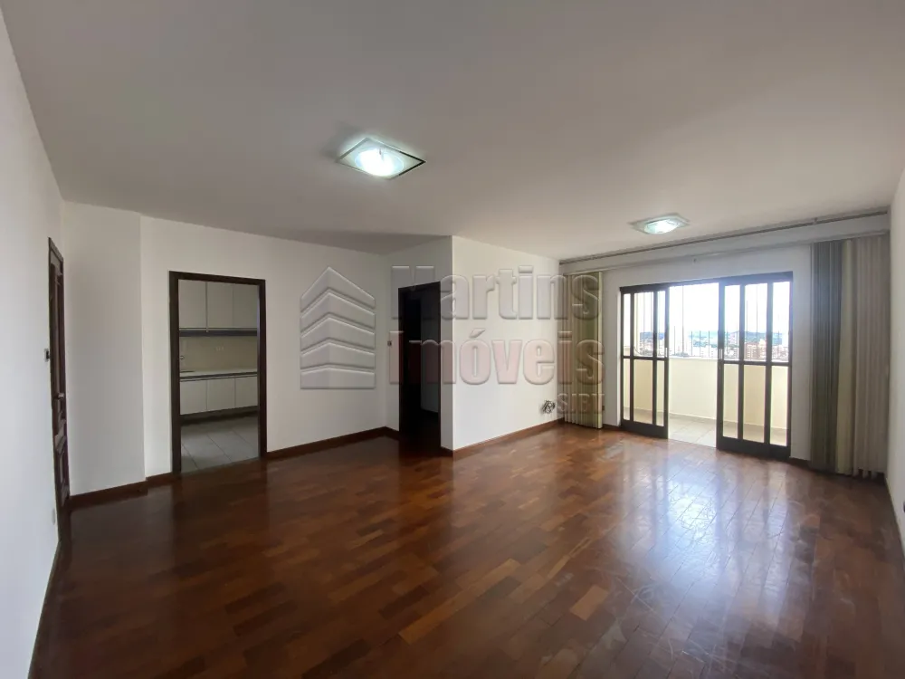 Alugar Apartamento / Padrão em São João da Boa Vista R$ 2.160,00 - Foto 4