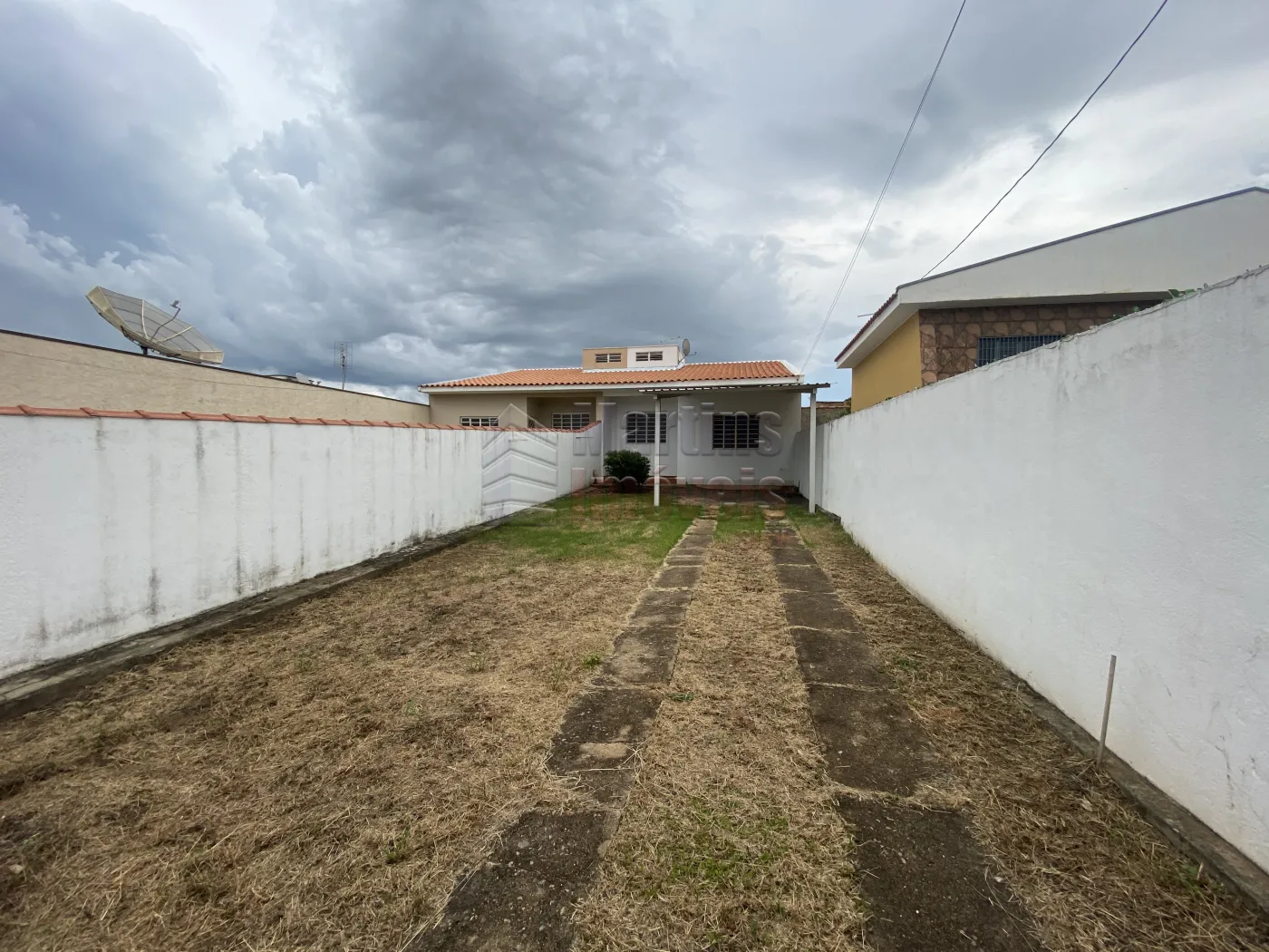 Alugar Casa / Padrão em São João da Boa Vista R$ 1.050,00 - Foto 2