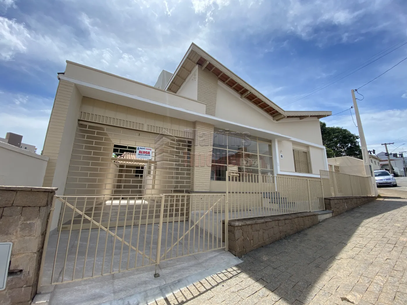 Alugar Casa / Padrão em São João da Boa Vista R$ 1.800,00 - Foto 1