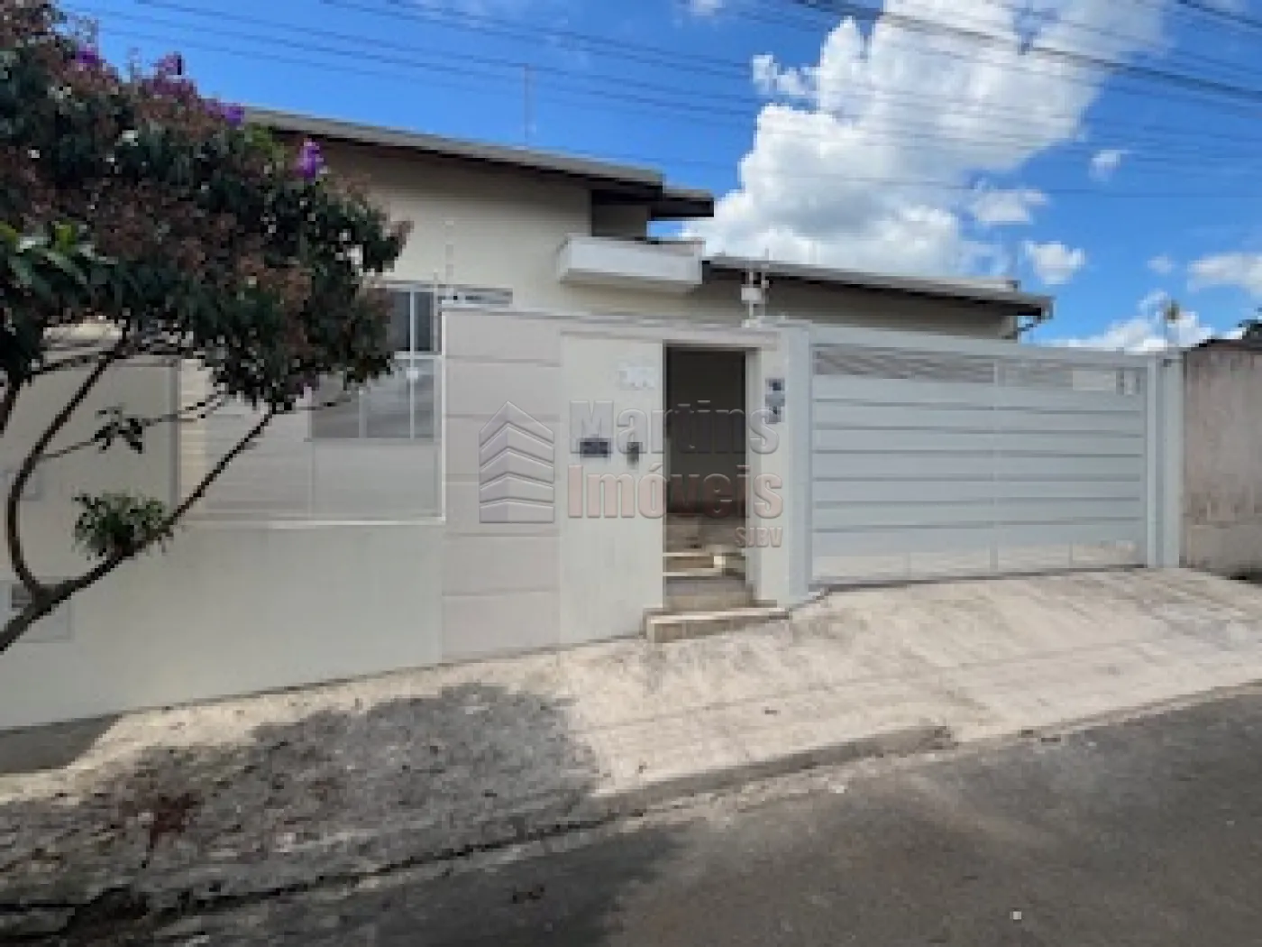 Alugar Casa / Padrão em São João da Boa Vista R$ 3.200,00 - Foto 2