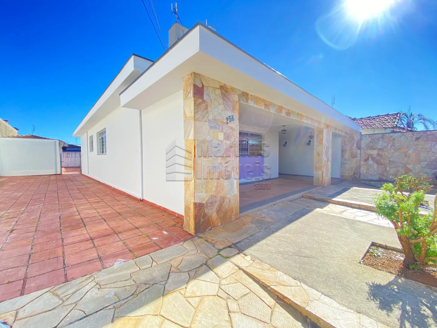 Alugar Casa / Padr&atilde;o em S&atilde;o Jo&atilde;o da Boa Vista R$ 3.000,00 - Foto 2