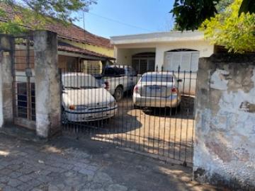 Alugar Casa / Padrão em São João da Boa Vista. apenas R$ 220.000,00