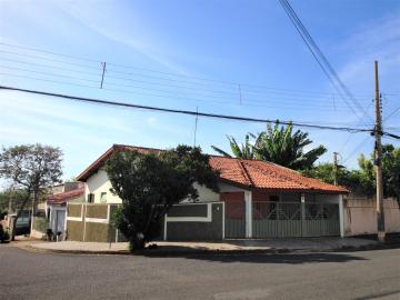 Alugar Casa / Padrão em São João da Boa Vista. apenas R$ 400.000,00