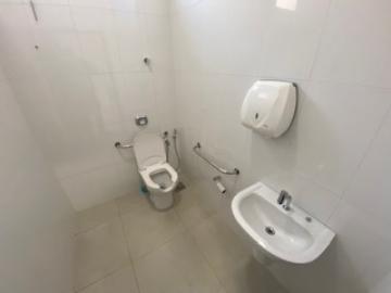 Alugar Comercial / Ponto Comercial em São João da Boa Vista R$ 2.600,00 - Foto 8