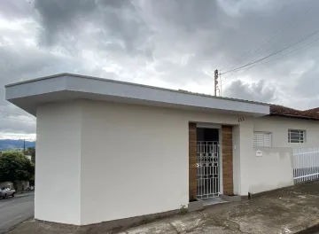 Alugar Casa / Padrão em São João da Boa Vista. apenas R$ 1.300,00