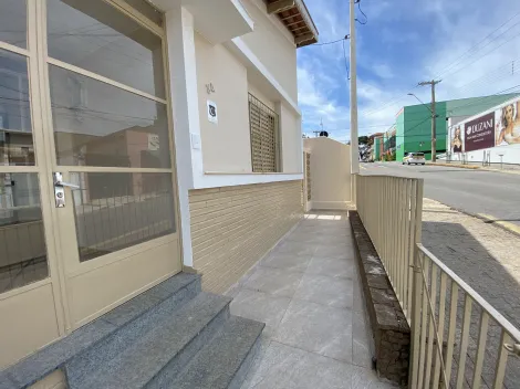 Alugar Casa / Padrão em São João da Boa Vista R$ 1.800,00 - Foto 2