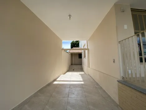 Alugar Casa / Padrão em São João da Boa Vista R$ 1.900,00 - Foto 3