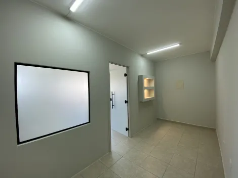 Alugar Comercial / Sala Escritório em Condomínio em São João da Boa Vista R$ 1.216,90 - Foto 3