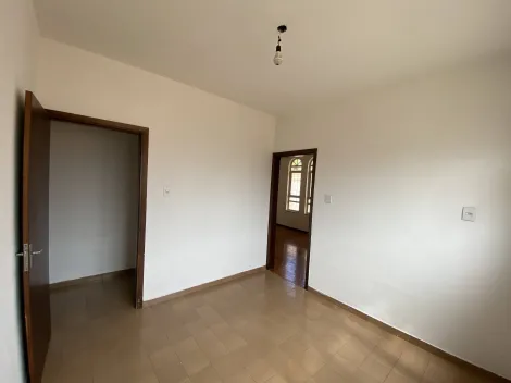 Alugar Casa / Padrão em São João da Boa Vista R$ 2.000,00 - Foto 9
